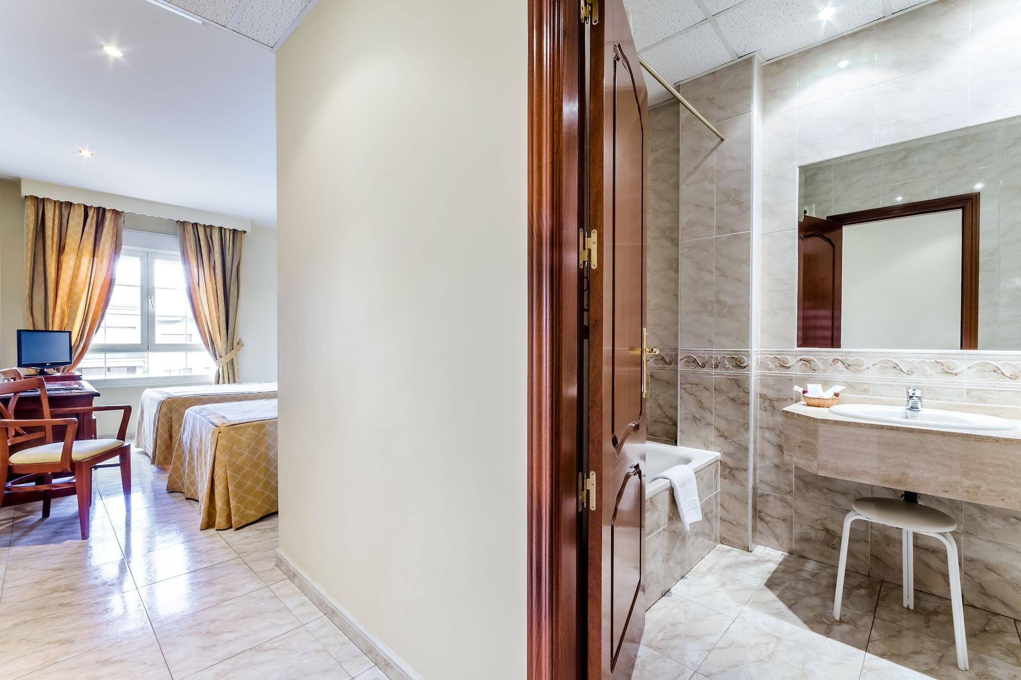 Roma Aurea Hotel Talavera de la Reina Exterior photo