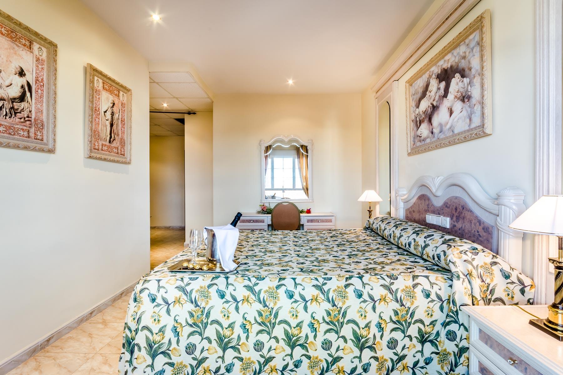 Roma Aurea Hotel Talavera de la Reina Exterior photo