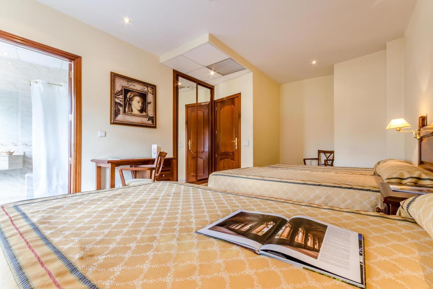 Roma Aurea Hotel Talavera de la Reina Exterior photo