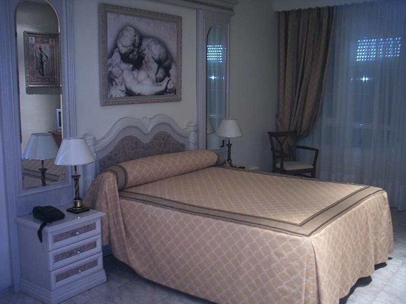 Roma Aurea Hotel Talavera de la Reina Exterior photo